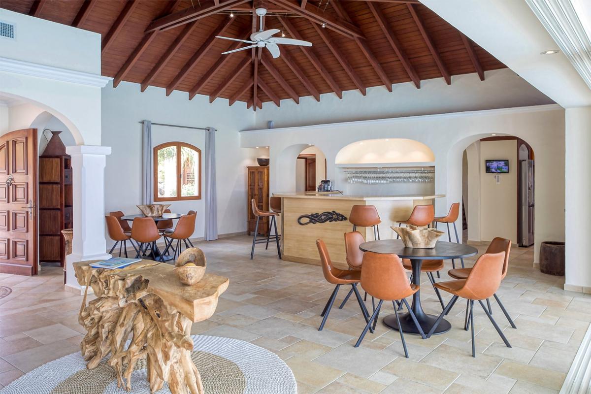 St Martin villa rental with private beach - Bar